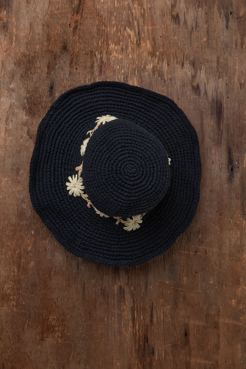 HAT NOIR HAND CROCHETED