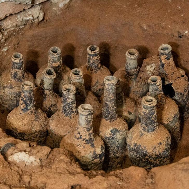 Mount Vernon Cellar Bottle Reproduction - The Shops at Mount Vernon